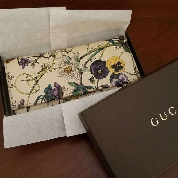 Gucci Handbags - Gucci Leather Infinity Flora Print Continental Wal